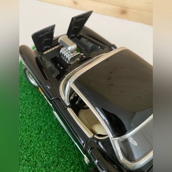 Road Legends 1957 Chevrolet Corvette Gasser 1:18 Diecast Car Black Hot Rod Flame - Picture 10 of 14